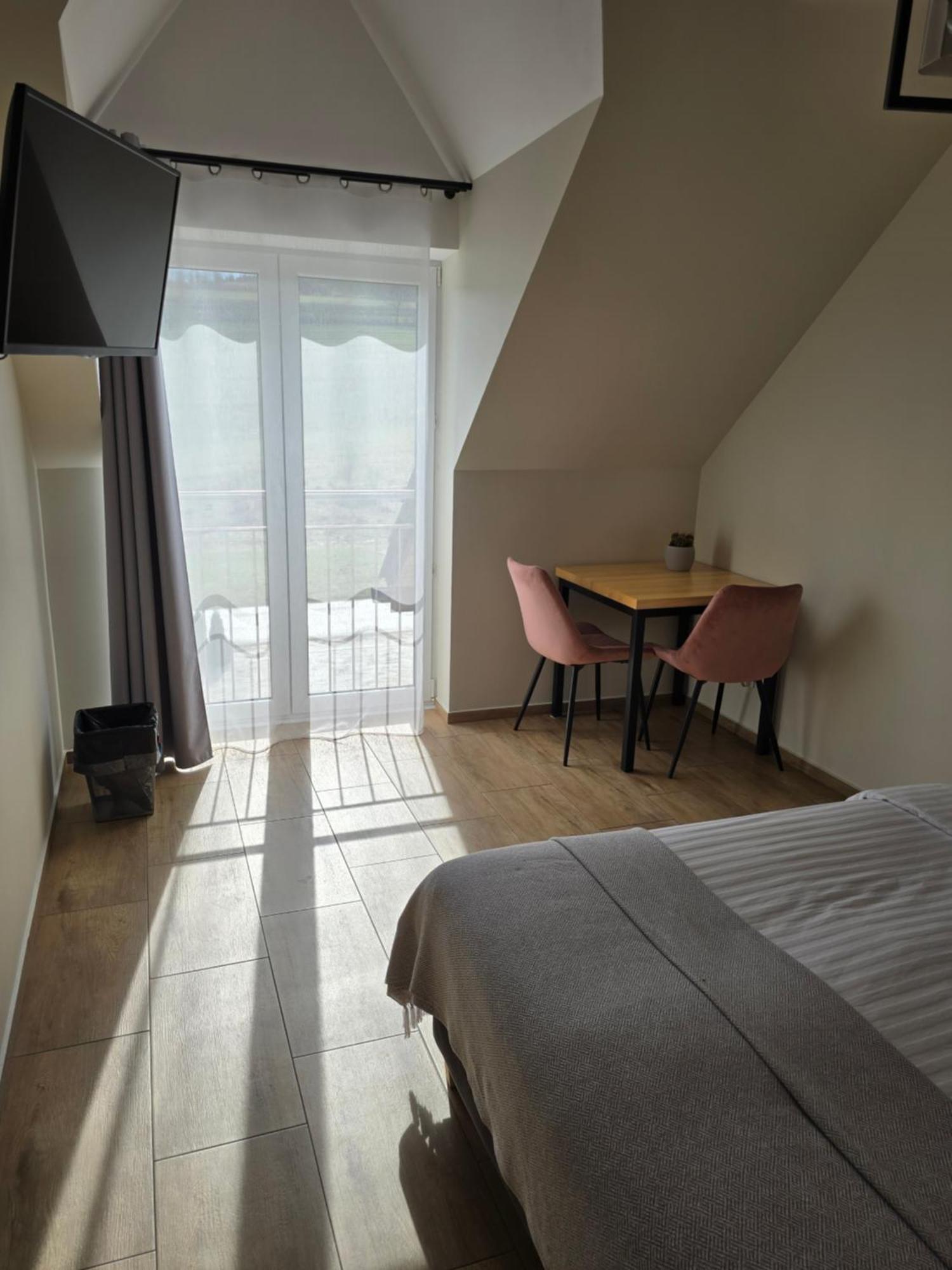 Dwor Bysina Villa Myslenice ภายนอก รูปภาพ