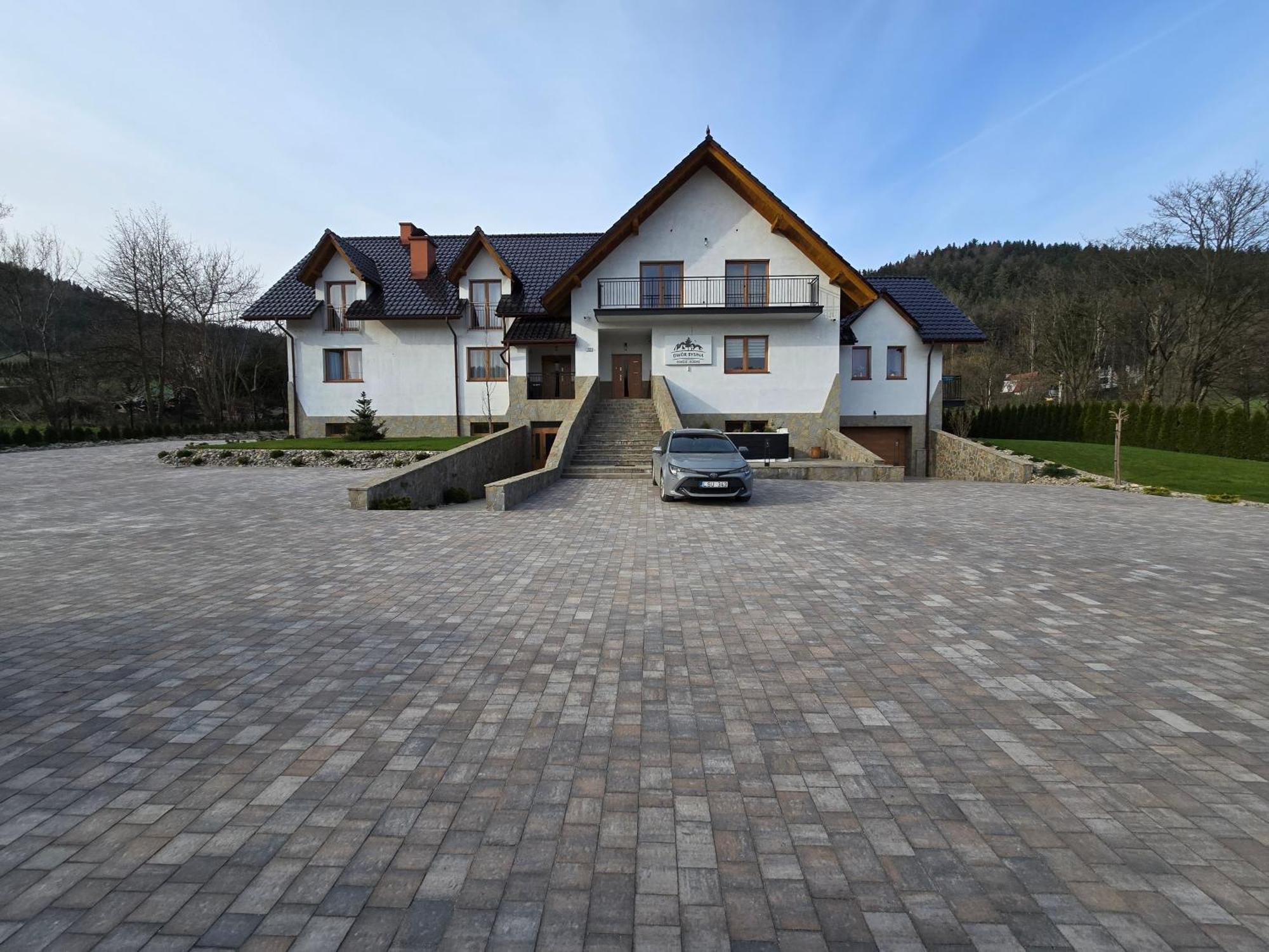 Dwor Bysina Villa Myslenice ภายนอก รูปภาพ